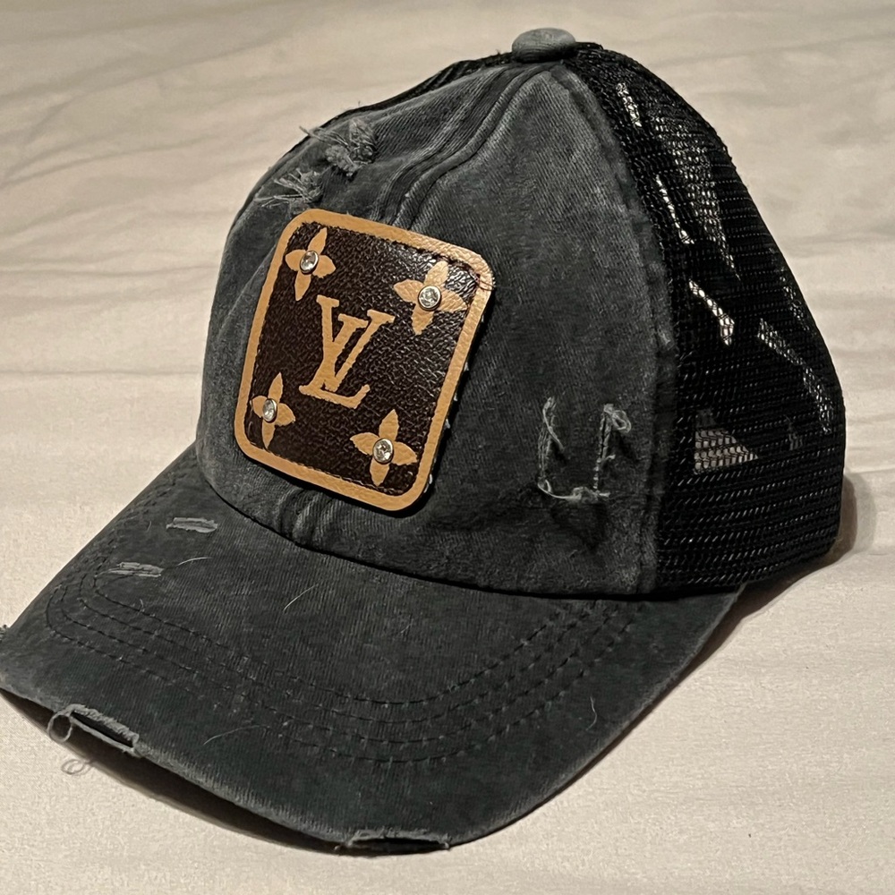 Women’s LV cross ponytail baseball. Louis Vutton Patch